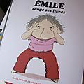 Émile range ses livres, par vincent cuvellier & ronan badel