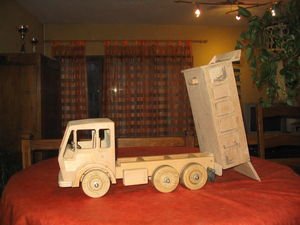 fabriquer un camion en bois jouet