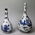 Deux vases en porcelaine bleu blanc, Vietnam, XIXème siècle