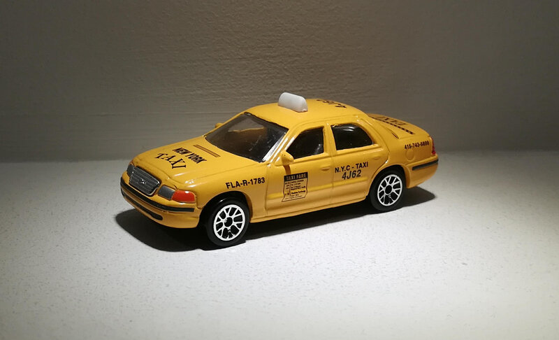 Ford Crown Victoria (Realtoy) 02