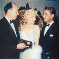 9/03/1954 marilyn reçoit le prix photoplay