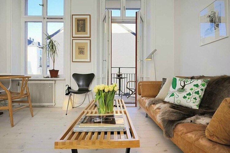 deco-campagne-chic-canapé-cuis-table-bois-couverture-fourrure