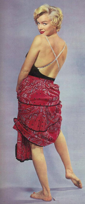 1954-09-15-NY-Halsman_Studio-in_skirt-011-2a