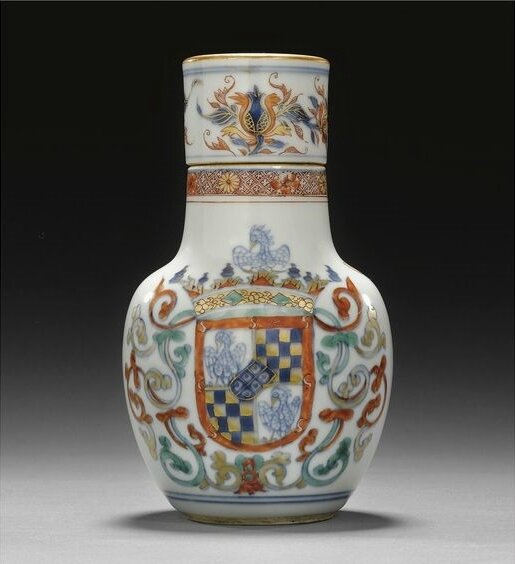 A rare 'Chinese Imari' bottle and cover for the Portuguese market, Qing dynasty, Kangxi period, circa 1720