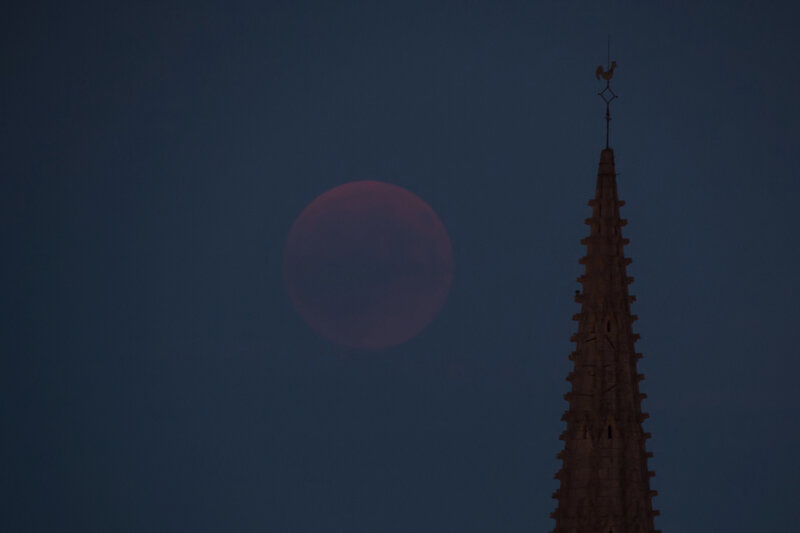 0 Eclipse Lune début visible coq 270718 ym