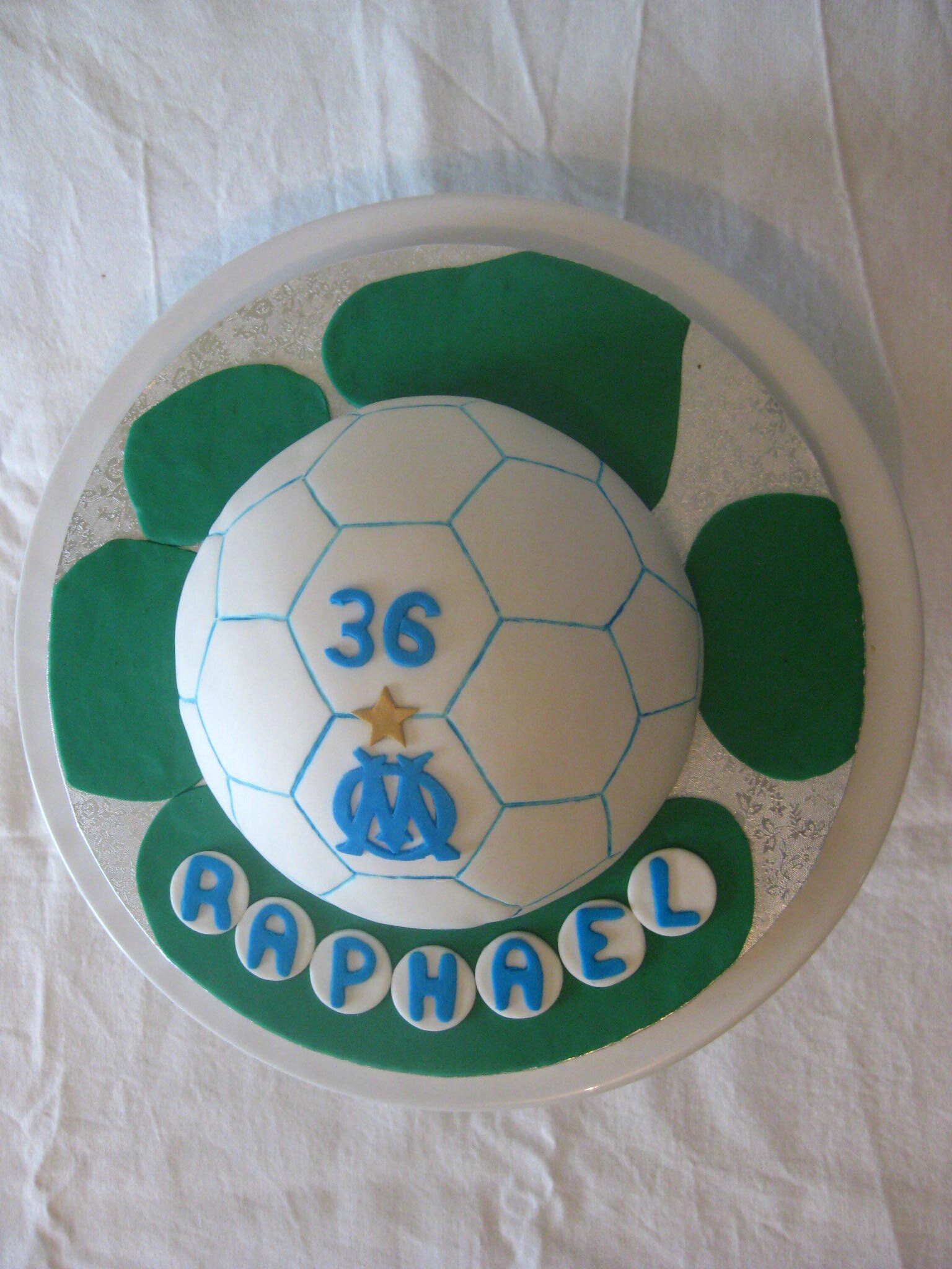 Gâteau ballon de foot OM - Les Hobbies d'Aurélie
