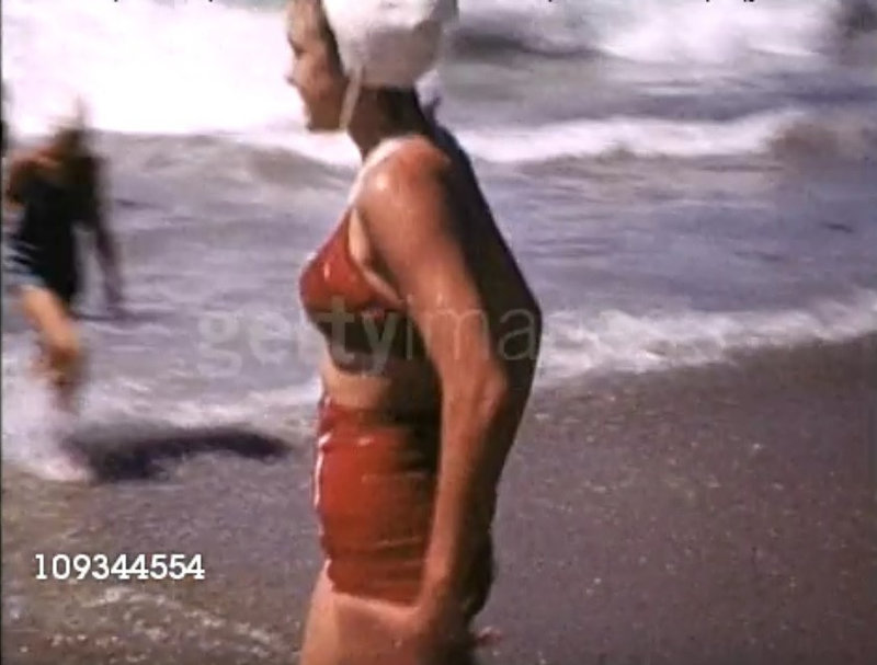 1941-07-LA-beach-home_movie02-with_Howells-getty-cap-03-1