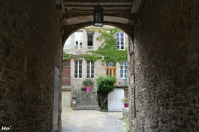 Bretagne Au Fil Des Rues De Fougères Du Côté De Chez Ma - 