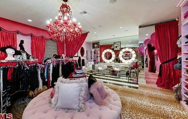Christina-Aguileras-pink-closet1-611x389