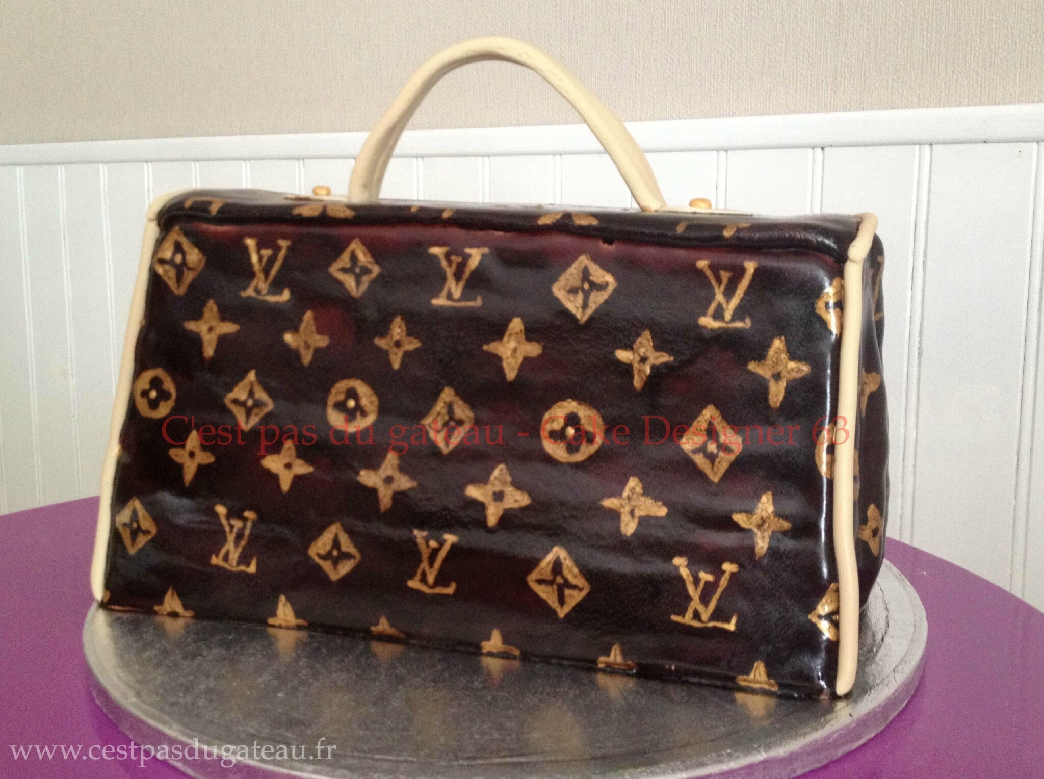 Boulangerie Godefroid - Un petit sac Louis Vuitton en chocolat pour offrir  à votre maman ? 👝😮😍