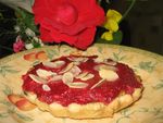 Tartelettes_aux_fraises_du_jardin__framboises_sur_nid_d_amandes_040
