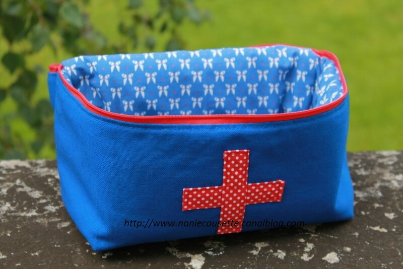 Tuto Couture : La Petite TROUSSE à MEDICAMENTS / The Little First