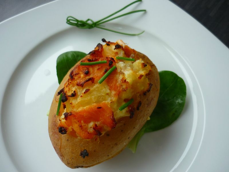 POMMES DE TERRE Farcies au Saumon fumé et à la Brousse LA SALSA DES