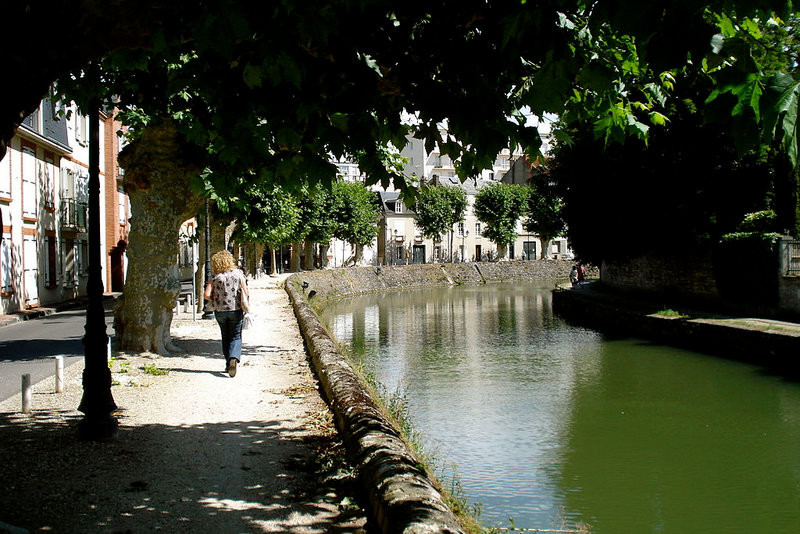 1024px-Canal_in_Montargis