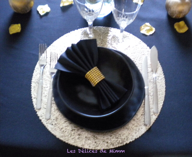 Ma table Simple et chic en noir et or 3