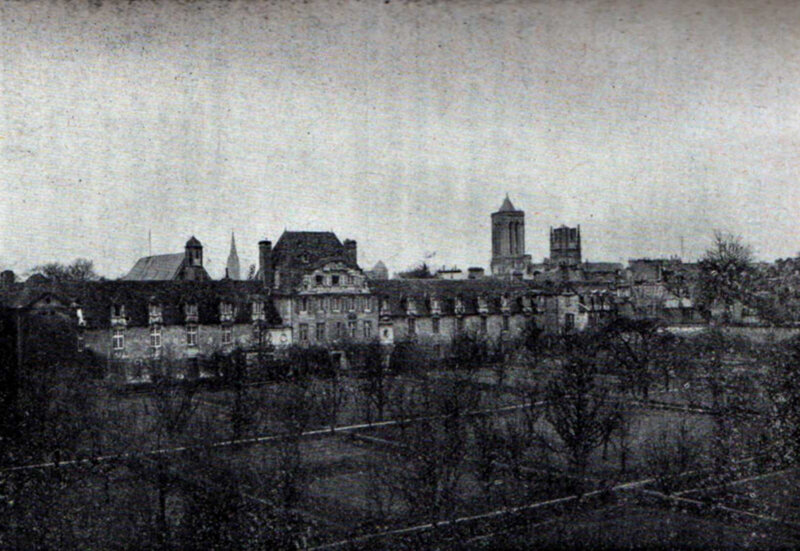 Caen, Hospice Saint-Louis, vue côté des jardins