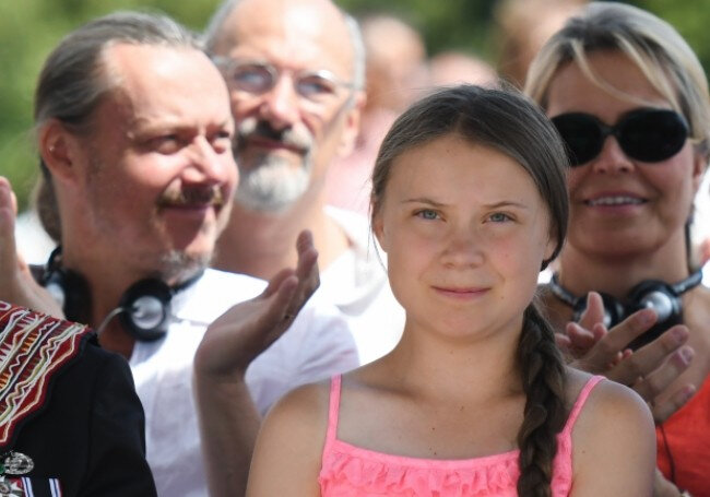 Photo-Greta-Thunberg-avec -ses-parents-Prix-de-la-liberté-2019-Abbaye-aux-Dames-de-Caen-Normandie