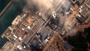 img_606X341_Handout_satellite_image_of_Fukushima_Daiichi_nuclear_plant_at_Minamisoma_after_earthquake_and_tsunami