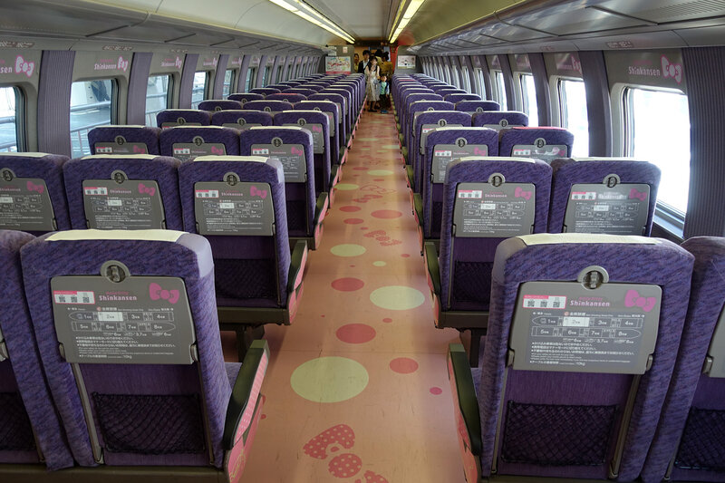 Shinkansen Hello Kitty intérieur